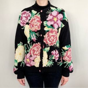 Vintage Knitting G rose patterned hand knit cardigan sweater. 🖤